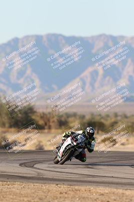 media/Dec-07-2025-CVMA (Sun) [[3e7d2de5dc]]/Race 18-Formula Twins-Formula 40 UL/